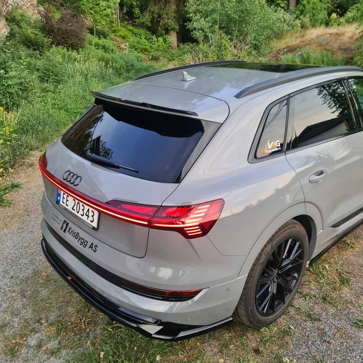 Maxton Design - Central Rear Splitter (with Vertical Bars) Audi E-Tron ...